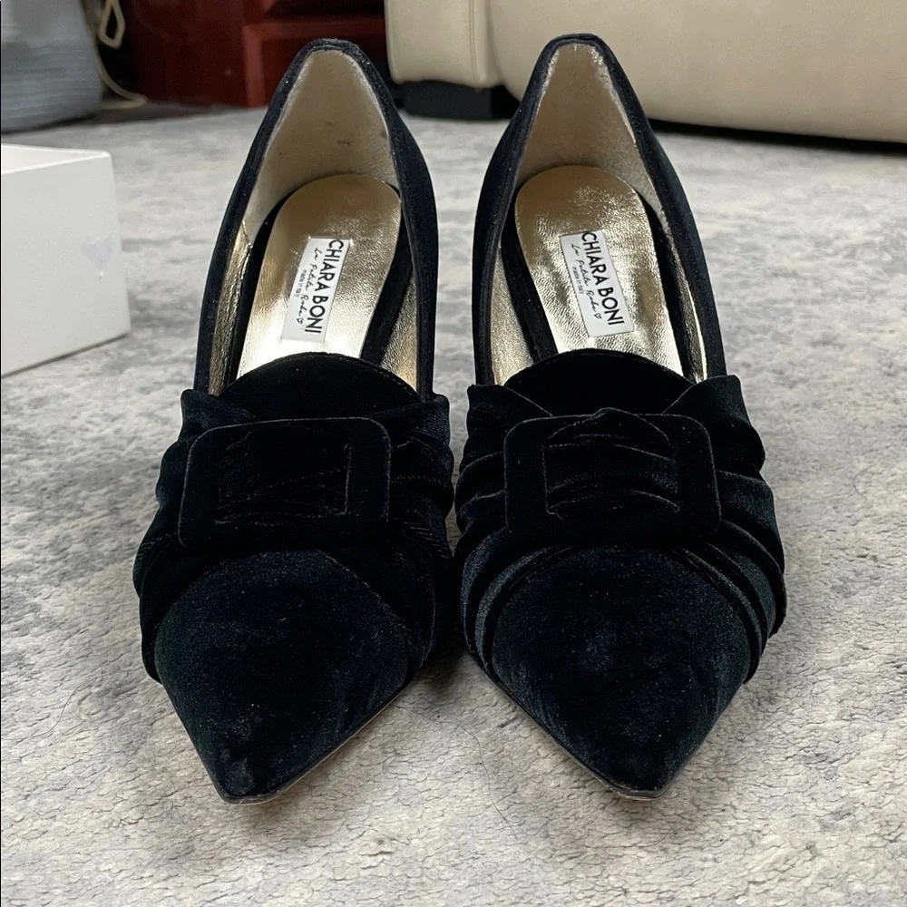 NIB Chiara Boni Black Velvet Buckle Wrap Pointed Toe Pumps Stiletto Sz 40